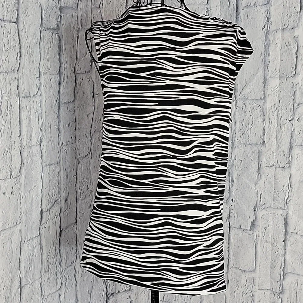 MICHAEL KORS Black and White Sleeveless Blouse PS‎